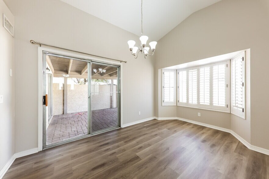 Building Photo - 8810 W Grovers Ave