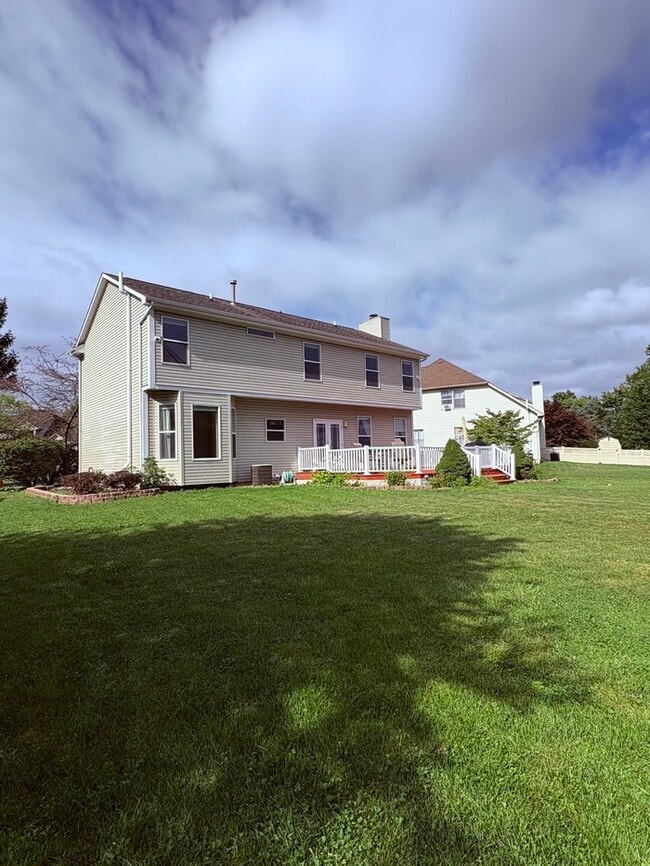 Building Photo - Spacious 4 Bed, 2 Bath Home in Columbus