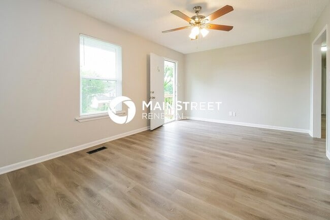 Building Photo - 3 Bedroom Pet-Friendly Home in Leavenworth, KS with Main Street Renewal