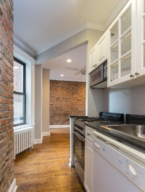 Building Photo - 432 E 13th St