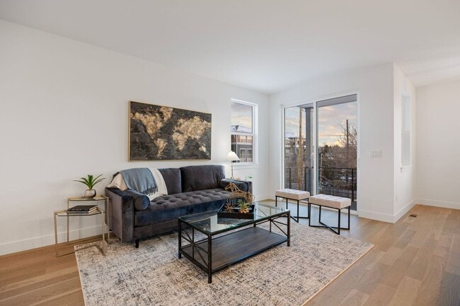 Building Photo - Modern New Construction Duplex in Desirabl...