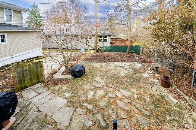 Building Photo - 720 S Park Ave