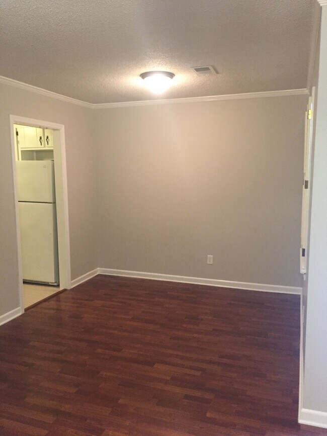 Building Photo - Greenville - 2BR, 1BA, 1000SF