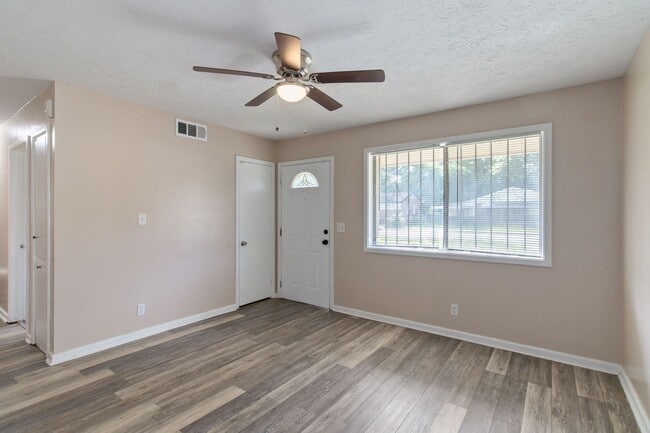 Building Photo - Total Electric! 3BR/1BA