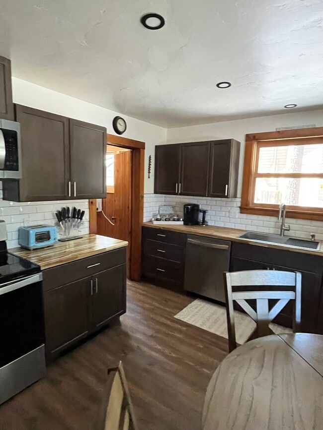 Building Photo - 3628 Forest Ave