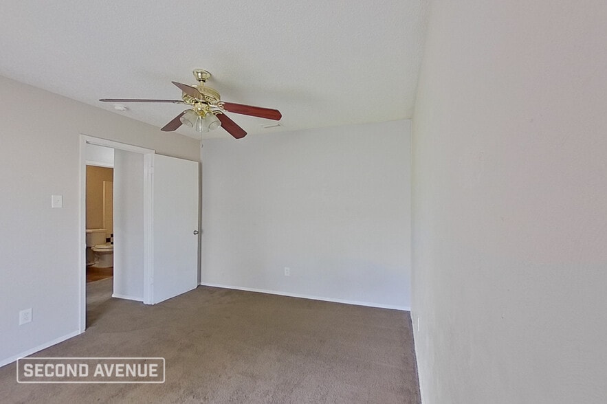 Building Photo - 1705 Allentown Dr