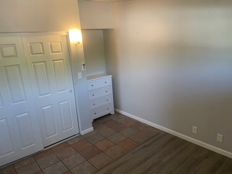 Building Photo - 4240 N 4th Ave