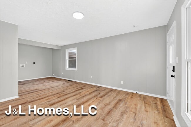 Building Photo - 1655 Westfield Dr N