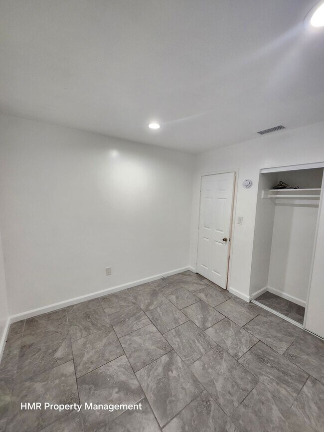 Building Photo - Beautiful remodel 3 bed 2 bath house