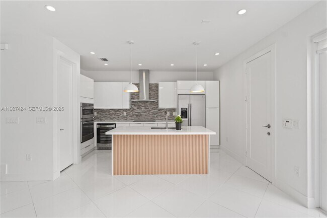 Building Photo - 6432 NW 104th Ct