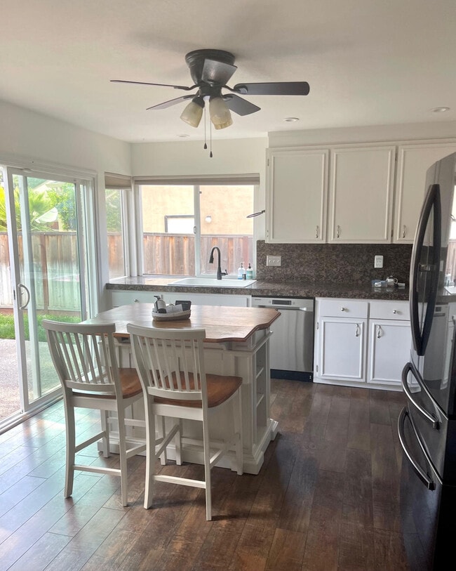 Building Photo - 3554 Kings Canyon Ct