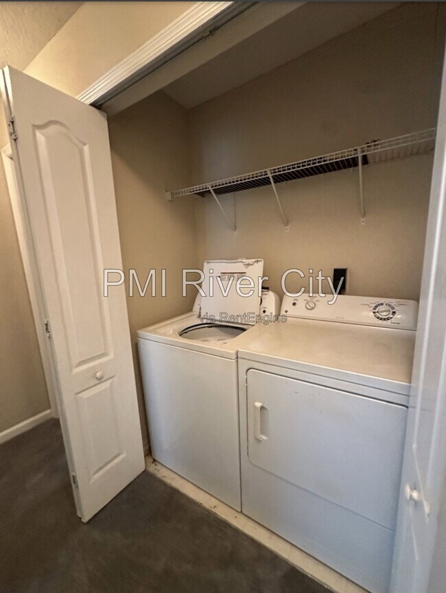 Building Photo - 1740 Biscayne Bay Cir