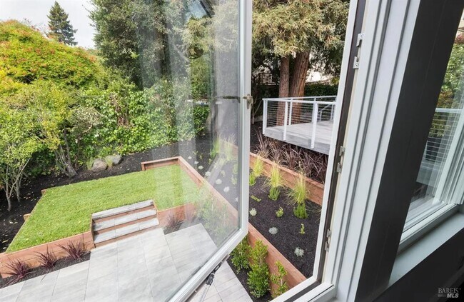 Building Photo - 1309 Nye St