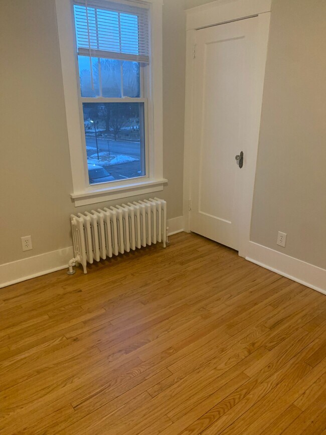 Building Photo - 122 Pinewoods Ave