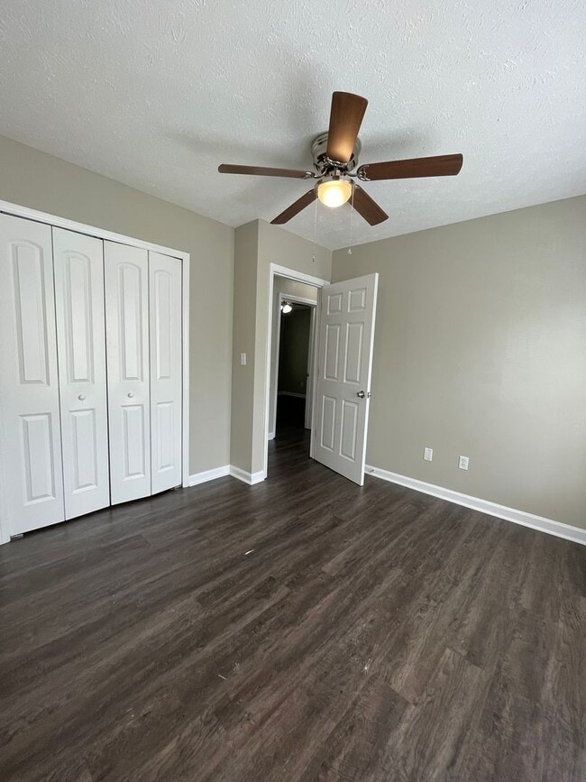 Building Photo - Newly Renovated Just For You!