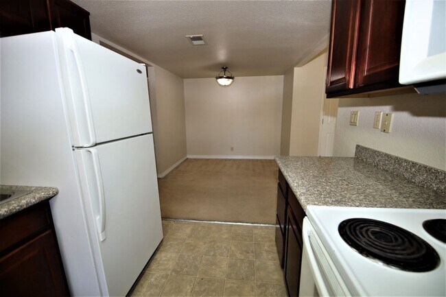 Building Photo - BELLA VITA CONDO - GUARD GATED - LOWER UNIT