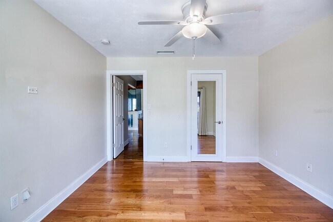 Building Photo - 121 Lagoon Ct