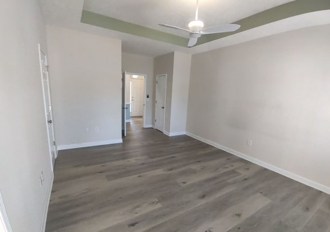 Building Photo - SPACIOUS WATERFRONT 3 bed/3.5 bath with loft/flex space