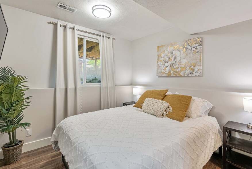 Building Photo - 5491 W Saguaro Dr