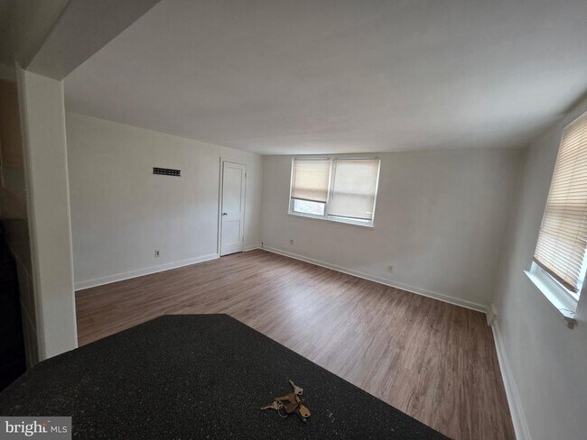 Building Photo - 6327 Eastwood St