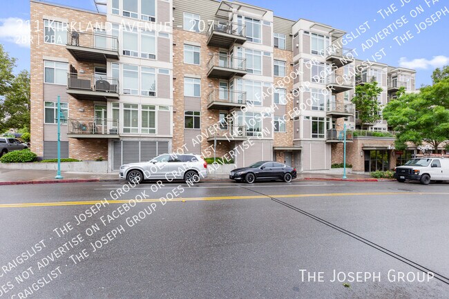 Building Photo - 211 Kirkland Ave