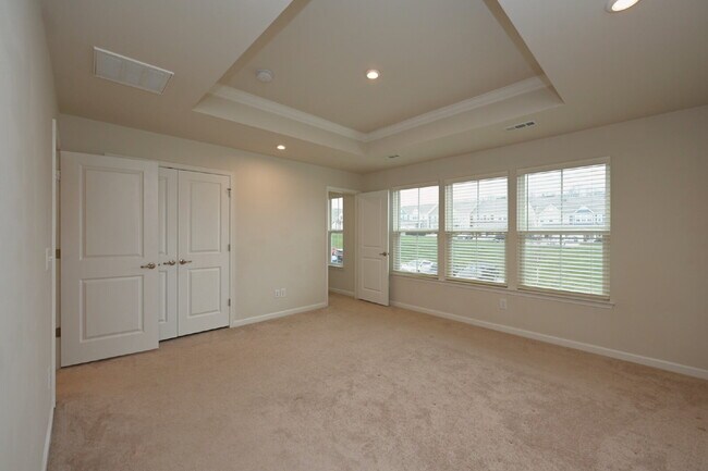 Building Photo - Luxury townhome in a prime Goodlettsville location just minutes to Nashville!
