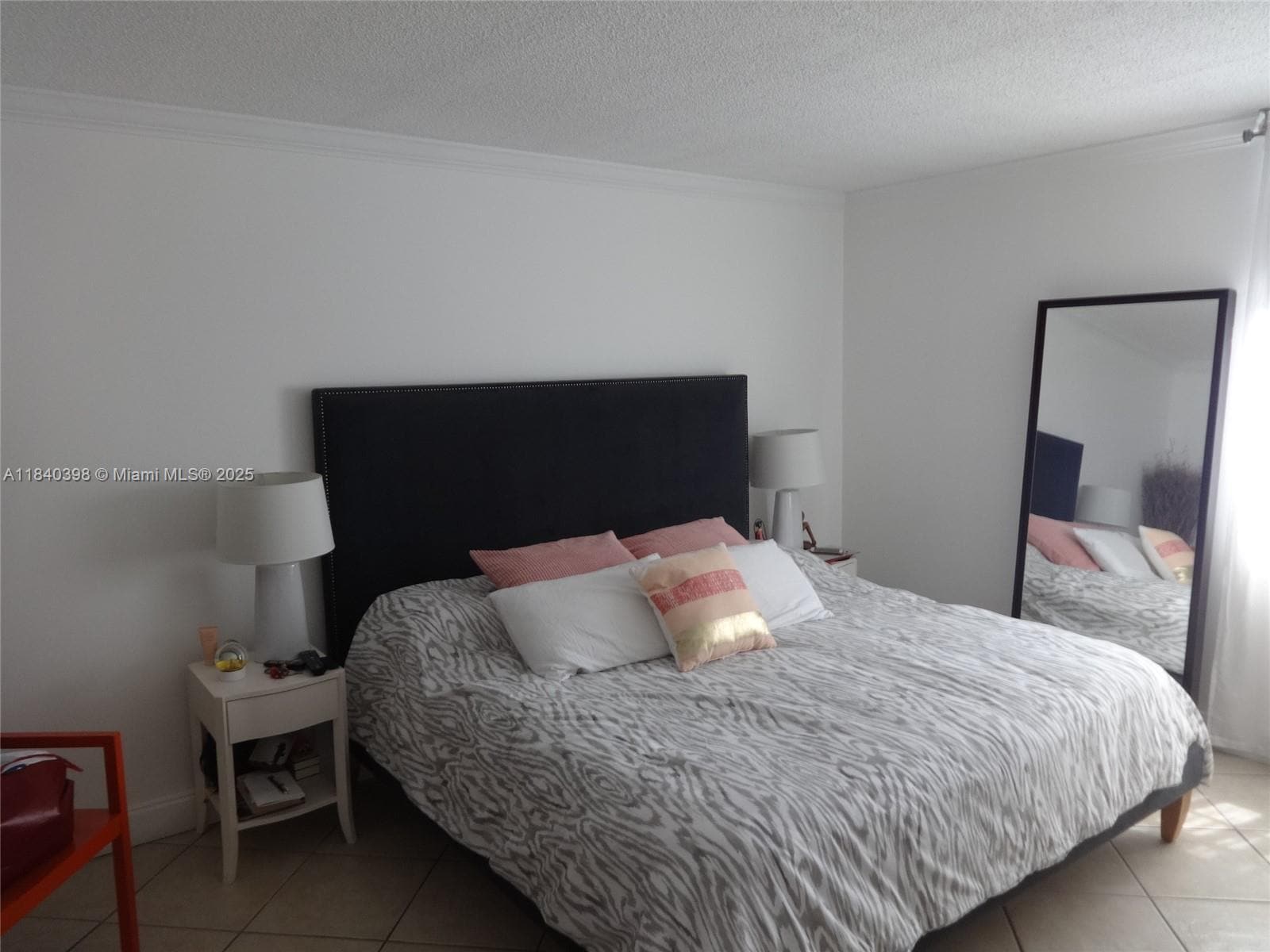 Building Photo - 3475 N Country Club Dr