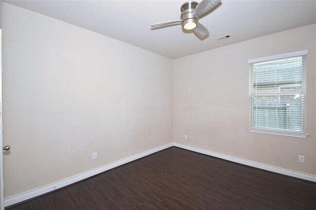 Building Photo - 5623 S Denham Ridge Ln