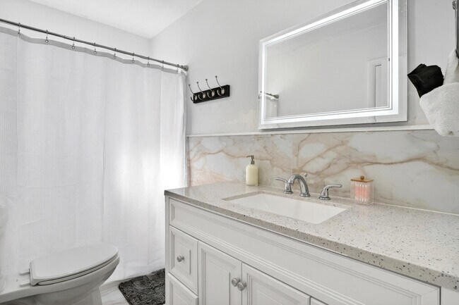 Building Photo - 1761 NE 55th St