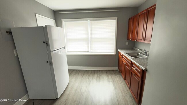 Building Photo - 4148 Hillview Ave