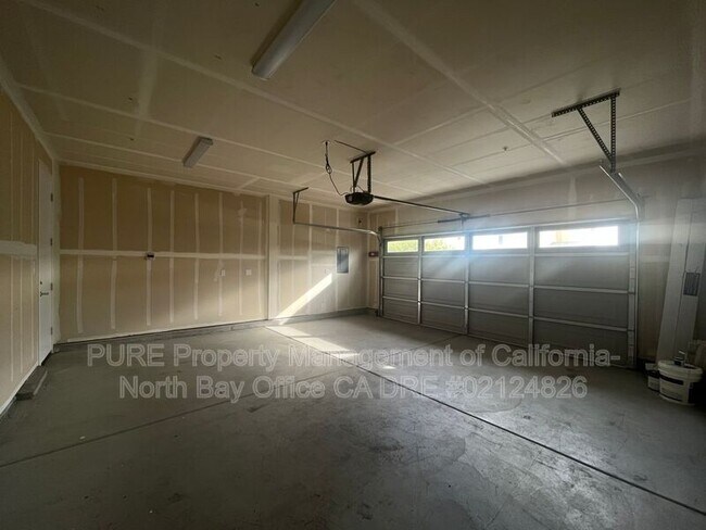 Building Photo - 3681 Hemlock St