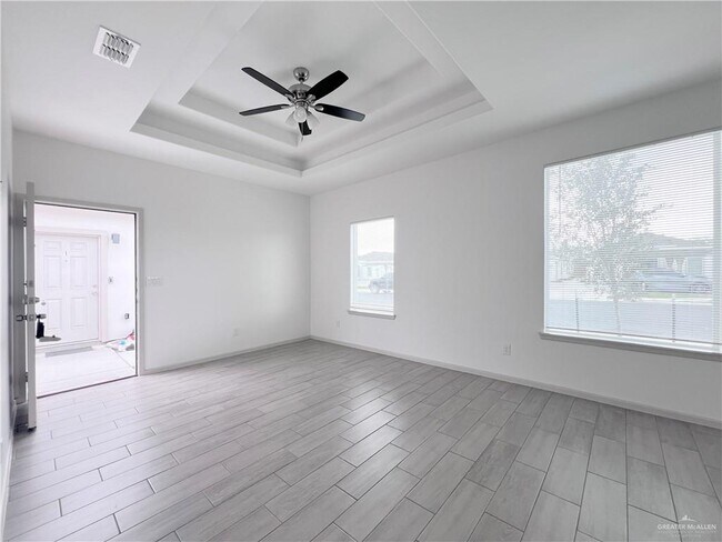 Building Photo - 28 Shavano Dr