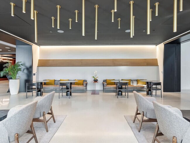 Building Photo - 601 NE 1st Ave