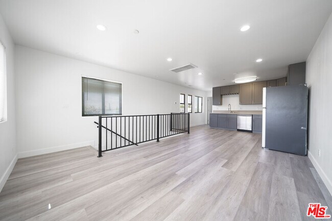 Building Photo - 4112 1/2 Normandie Ave