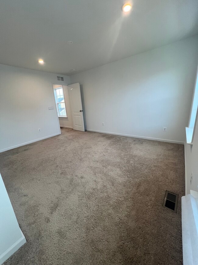 Building Photo - 230 Newbury St