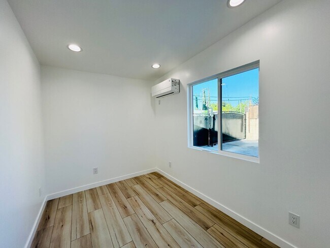 Building Photo - 7358 Balcom Ave