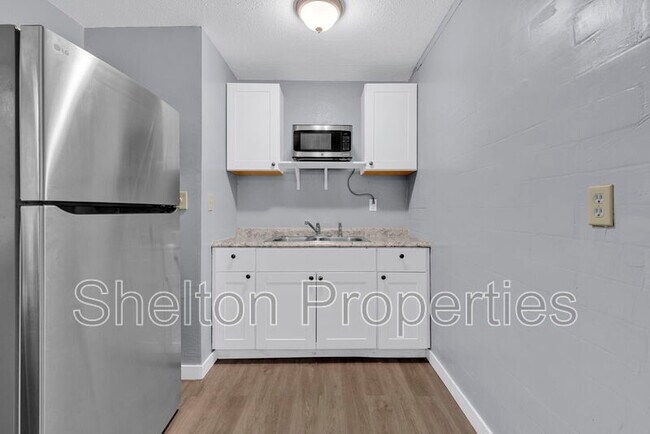 Building Photo - 6022 S 3rd St