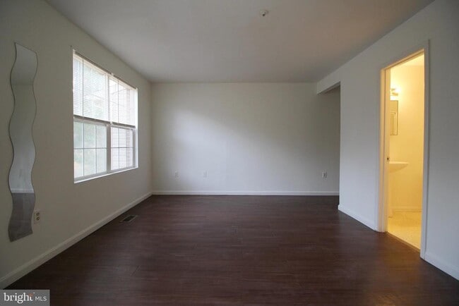 Building Photo - 10144 Reprise Dr