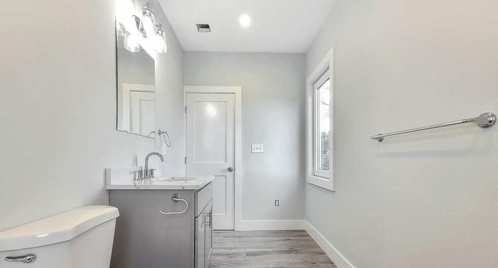 Building Photo - 86 Fayston St