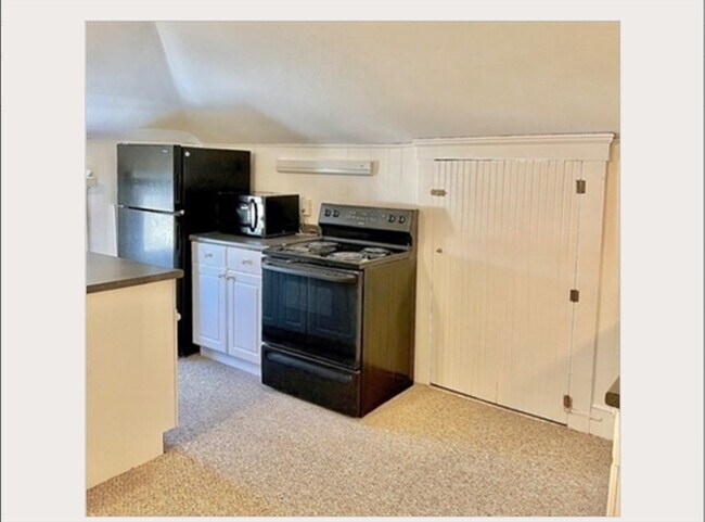 Building Photo - 24 Somerset St