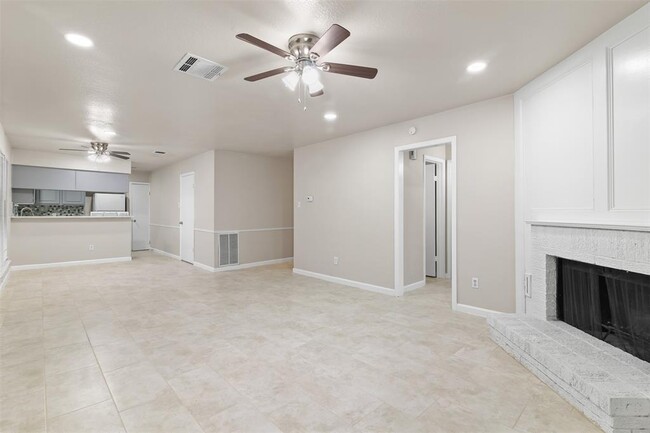 Building Photo - 10831 Sugar Hill Dr