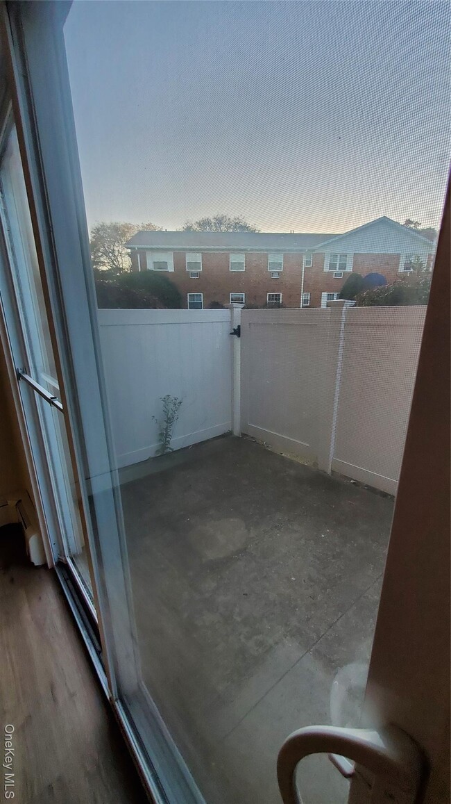 Building Photo - 460 Old Town Rd