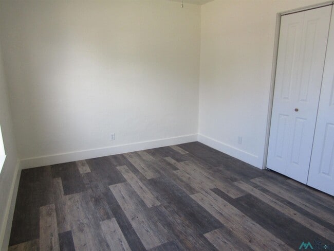 Building Photo - 1111 W Chisum Ave
