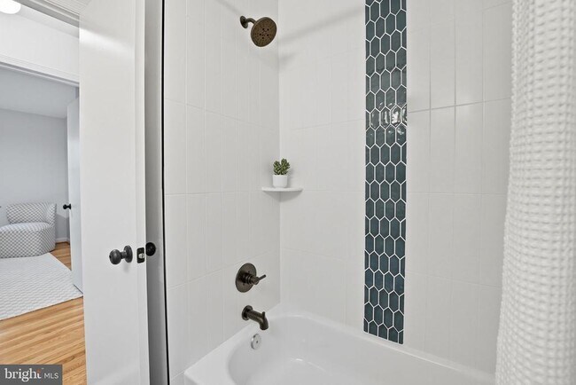 Building Photo - 4512 Sleaford Rd