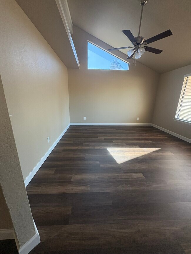 Building Photo - 5095 W Kadota Ave