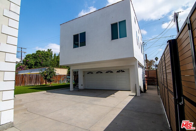 Building Photo - 5537 W 3rd St