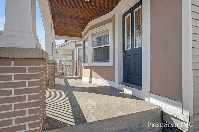 Building Photo - Spacious 5-Bed Home with 2.5 Baths
