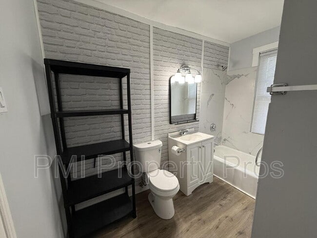 Building Photo - 2853 N Booth St