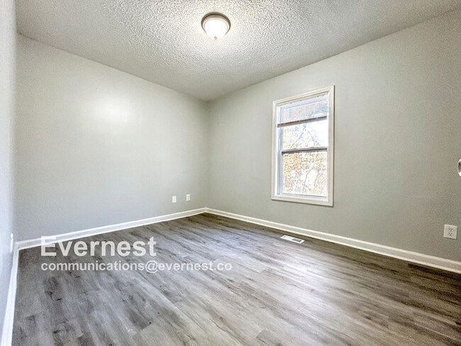 Building Photo - Charming 3-Bedroom, 2-Bathroom Home / Pet-...
