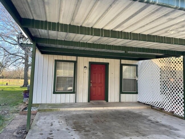 Building Photo - 214 Hickory St
